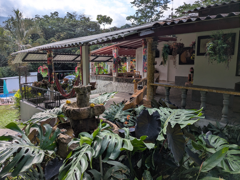 Zona social y BBQ Finca Buena Vibra